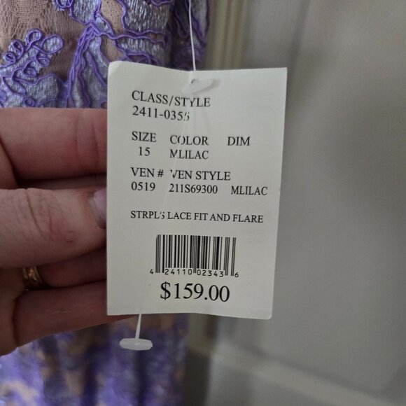 David's Bridal Prom, Homecoming, Bridesmaid Dress - Picture 3 of 5